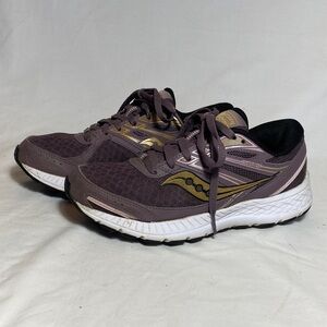 Saucony Cohesion 13 Running Shoes in Dusk/Gold - women 7.5M